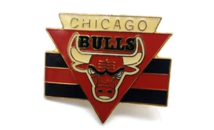 Chicago Bulls 1992 Peter David Design Vintage NBA Logo 1 inch Pin - Picture 1 of 3
