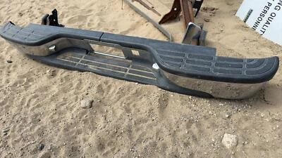 Оригинальный заводской хромированный задний бампер с кронштейнами для 99–05 Chevy Silverado Stepside - Изображение 1 из 4