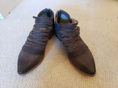 Botines Free People Lost Valley de cuero topo con tiras y cremallera talla 6,5  Foto 1 de 4