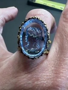 Anillo de latón retorcido camafeo de vidrio artístico azul vintage ajustable joyería inmobiliaria - Imagen 1 de 8