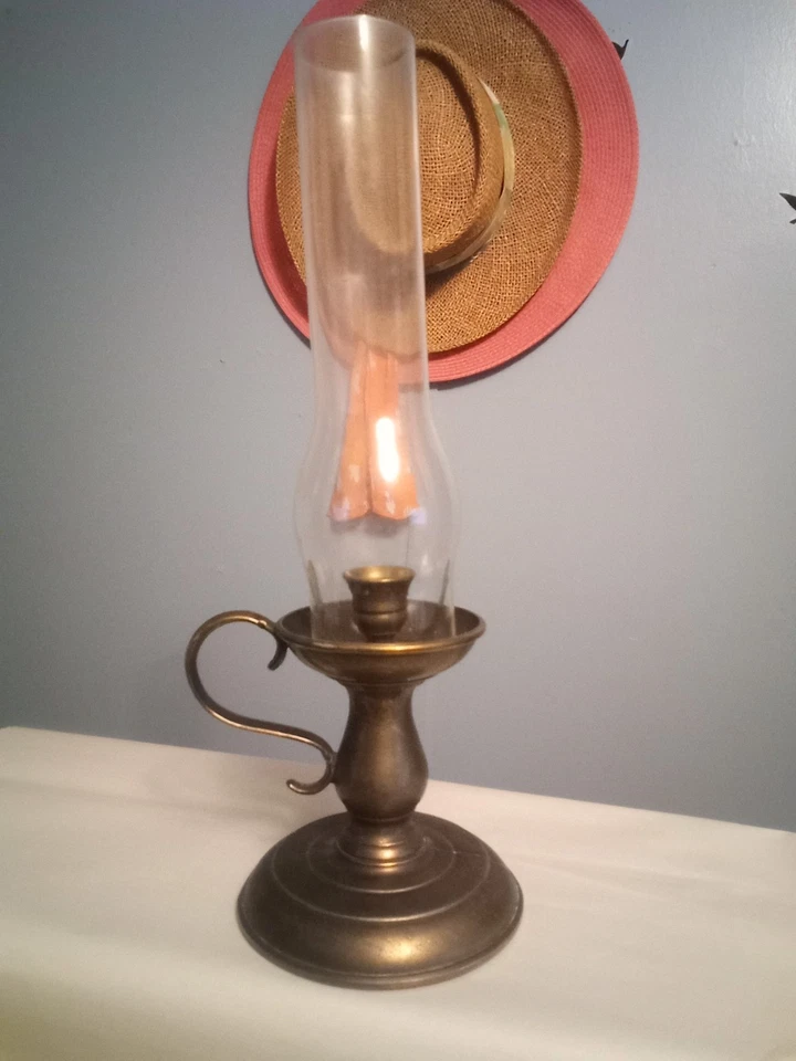 Castiçal vintage com sombra - Imagem 1 de 3