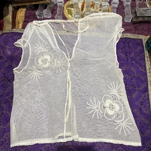 Ancienne Robe De bébé enfant en tulle dentelle À Décor De Feuillages - Imagen 1 de 3