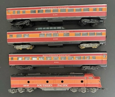 4 piece RIVAROSSI HO SOUTHERN PACIFIC DAYLIGHT SET-ENGINE- 1 OBSERVATION-2 CARS - Image 1 of 4