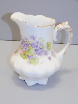 -JOLI ANCIEN POT A LAIT CREMIER PORCELAINE  décor de Violettes collection   D - Photo 1/4