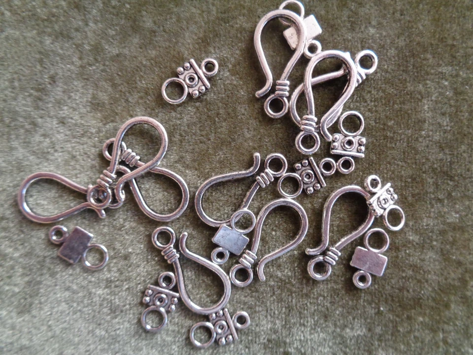 Clasp, hook-and-eye, antique silver-finished "pewter" (zinc-based alloy), 23x11m - Image 1 of 1