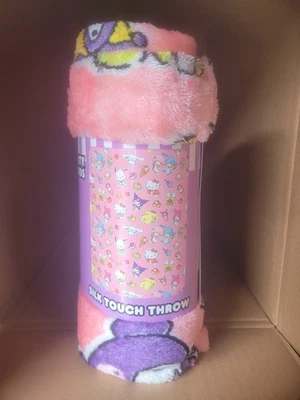 MANTA POLAR DE FELPA SANRIO HELLO KITTY & FRIENDS NIÑO SUAVE CÁLIDO 40"X50" Foto 1 de 2