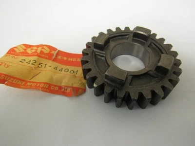 SUZUKI GS400 NOS QUINTA MARCHA 24251-44001. Foto 1 de 2