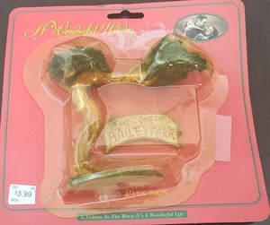 It's a Wonderful Life Holiday Village Bailey Park Tree & Sign 1996 Target - Bild 1 von 11