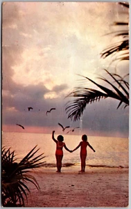 Postkarte Vintage Chrom schöne Twilight Strand Szene - Bild 1 von 3