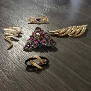 Lot of Five Brooches - Picture 1 of 10