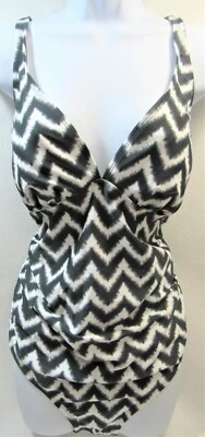 Traje de baño maternidad Liz Lange de una pieza para mujer talla grande Chevron nuevo Foto 1 de 4