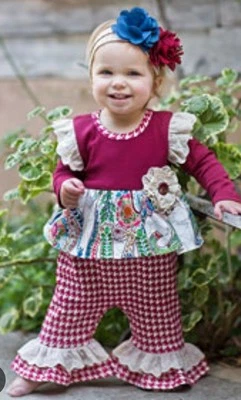 Vestido y Pantalones Cortos de Navidad Giggle Moon Happy Holly Daze 3M Terciopelo Rojo Bebé Niña Foto 1 de 4