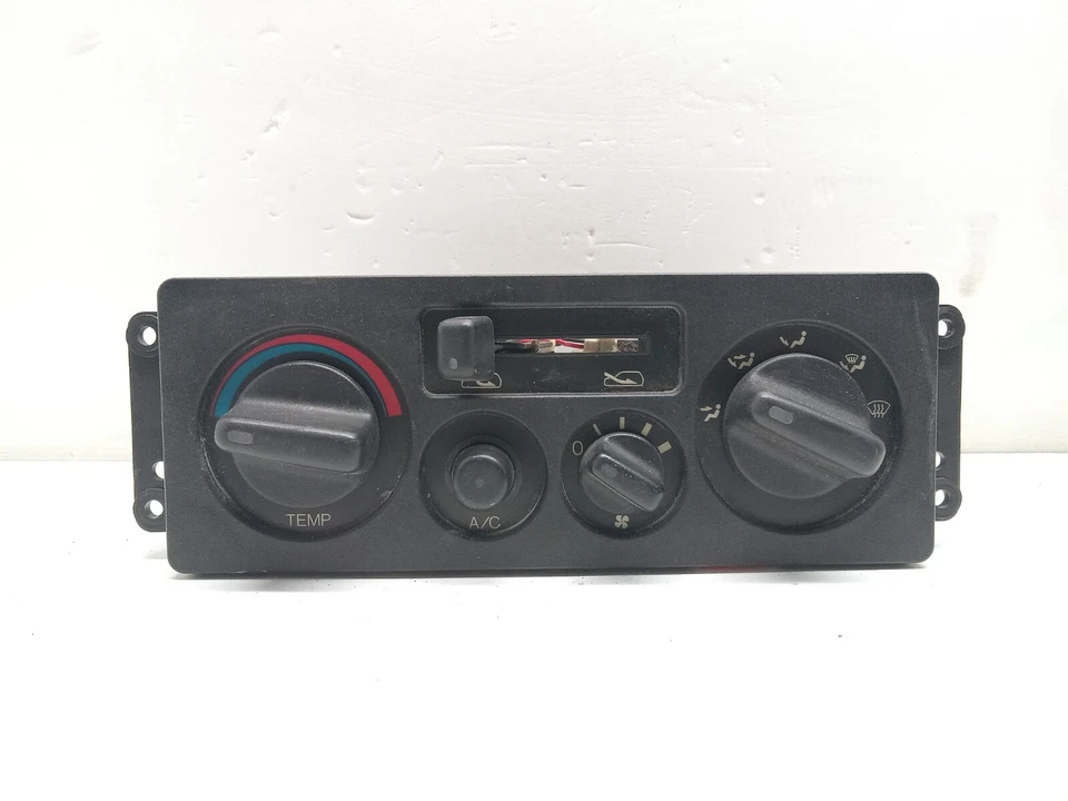 MÓDULO DE CONTROL DE TEMPERATURA ISUZU TROOPER 1992-1994 OEM, 655-50604A Foto 1 de 4