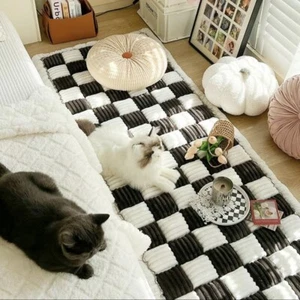 Winter Warm Pet Bed, Plaid Pattern Pet Mat black and white 70x210cm - Picture 1 of 1