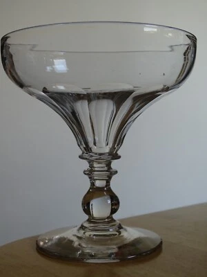 1 BELLE ANCIENNE COUPE A CHAMPAGNE COL EVASER COTES PLATES VERRE SOUFFLER BOUCHE - Photo 1/4