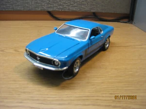1/18 1970 MUSTANG ""GRABBER"" FASTBACK, IN BLU, DI ERTL, SCATOLA SBAGLIATA - Foto 1 di 22