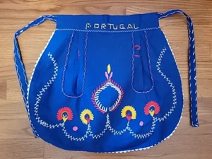 Mezzo grembiule vintage Portogallo souvenir bianco cobalto ricamato arte popolare design - Foto 1 di 9