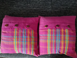 2 bunte fröhliche Kissenbezüge von Esprit inklusive je ein Kissen - Bild 1 von 9