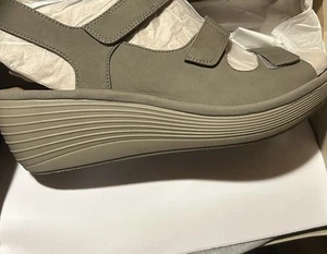 Clarks Reedly Juno Keilabsatz Schuhe Nubukleder Salbei 9 E / 43 - Bild 1 von 2