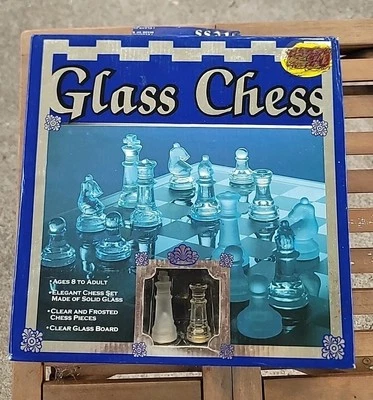 Juego de ajedrez de vidrio vintage piezas transparentes y esmeriladas con tablero de vidrio transparente ¡completo! Foto 1 de 4