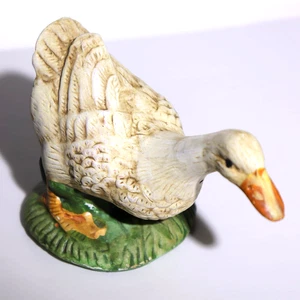 Estatua de cerámica vintage de pato/ganso en roca decoración del hogar blanco y beige - Imagen 1 de 13