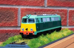 PIKO 96310 PKP Diesel Locomotive SP45-090 - Picture 1 of 4