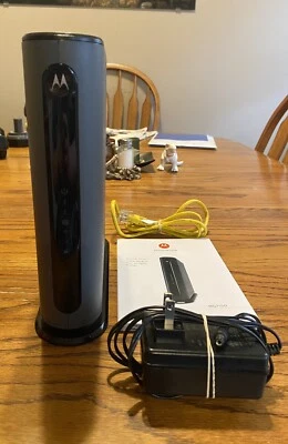 Motorola MG7550 Cable Modem + Router Combo - Image 1 of 4