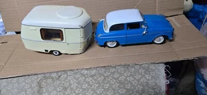 Revell Lloyd Alexander TS blu/bianco con rimorchio da campeggio (08480) 1:18- - Foto 1 di 12