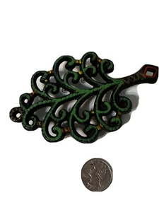 VINTAGE WILTON CAST IRON TRIVET - Picture 1 of 3