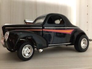 Ertl Collectibles 1:18 Scale Diecast Model Car 1941 Chrysler Willys Sport Coupe