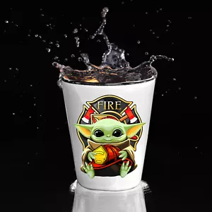 BOMBERO Bebé Yoda Star Wars Lindo Yoda BOMBERO Shot Glass Regalo de Navidad - Imagen 1 de 9