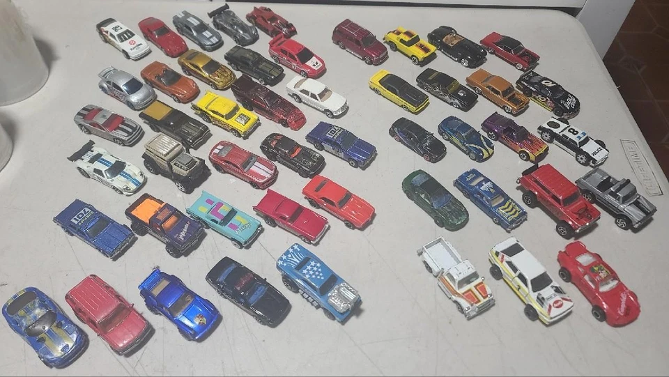 Lote de coches de juguete diecast vintage Hot Wheels, Matchbox, Majorette, Yatming y más Foto 1 de 4