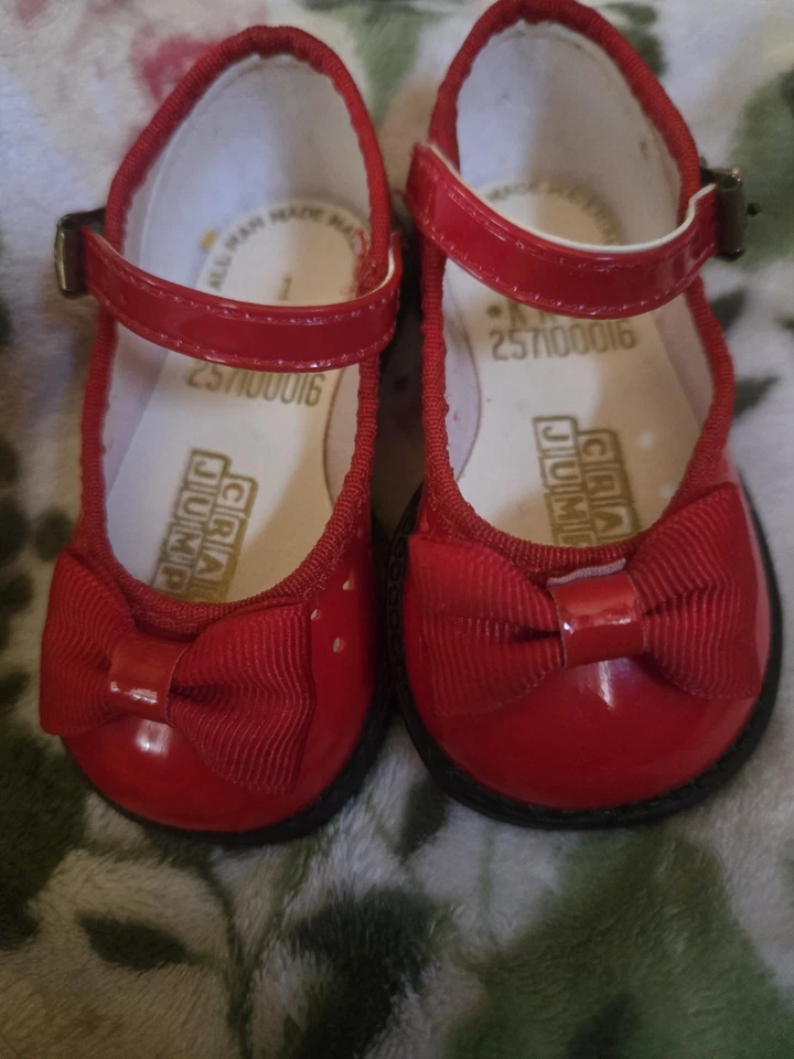 Zapatos de bebé rojos Baby Jane suéteres de cuna Foto 1 de 4