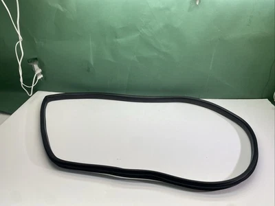 Уплотнение уплотнительная полоска для задней правой двери кузова Ford Fiesta 2011-2014 годов выпуска CE835424754AE - Изображение 1 из 4