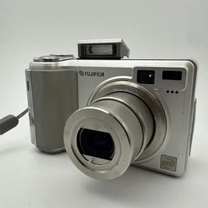 Used Fujifilm FinePix E550 Point & Shoot Digital Camera - Picture 1 of 7