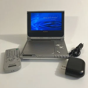 Sony DVP-FX700 Lettore CD/DVD Portatile 7" LCD Argento Bundle: Testato Leggi - Foto 1 di 20