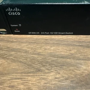 Cisco Small Business SF200-24 24-Port Smart 10/100 Fast Ethernet Network TESTED - Imagen 1 de 4