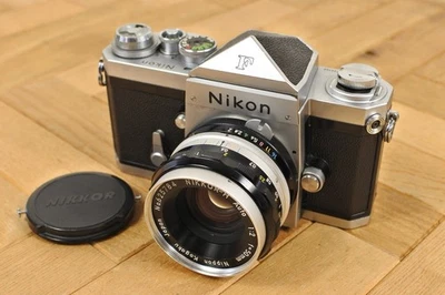 Nikon F Eye Level SLR fotocamera pellicola 35 mm + obiettivo Nikkor-H automat... - Immagine 1 di 4