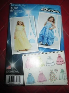 UNCUT Simplicity 1041 - ABITI BAMBINA PASSERELLA PROGETTO - Taglia 5-8 MODELLO DA CUCIRE - Foto 1 di 2