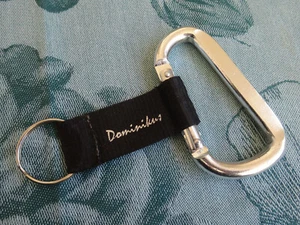Dominikus Villa schwarz Stoff Schlüsselanhänger Stahl Schlüsselring Karabiner - Bild 1 von 6