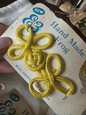 Set Of 5 Vintage Hand Made Frog Closures Yellow Sew On Chinese Fasteners USA NOS - Image 1 of 4
