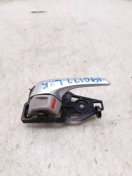 Toyota Camry 2015 lado del conductor montaje de manija de puerta trasera  Foto 1 de 4