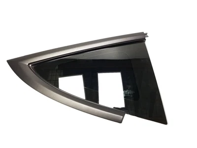 Tesla Model 3 2021 cuarto de ventilación trasero vidrio lado del pasajero derecho OEM Foto 1 de 4