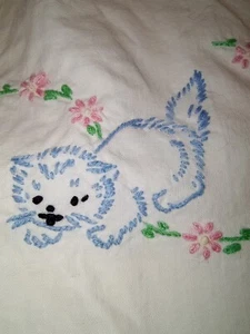 Vintage Paar Kätzchen und Blumen Kissenbezüge Baumwolle handbestickt Cottagecore 28 Zoll - Bild 1 von 13