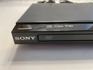 Lettore DVD/CD Sony 1080p Upscaling con cavo A/V DVP-SR500H testato senza telecomando - Foto 1 di 8