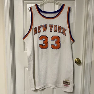 Maglia vintage Mitchell & Ness 1985-86 Patrick Ewing New York Knicks uomo 2XL - Foto 1 di 15