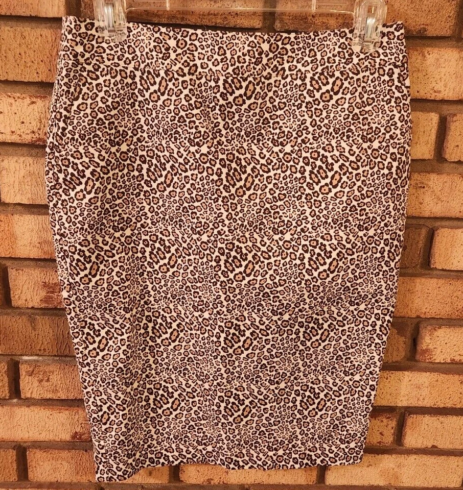 Falda recta Liz Claiborne leopardo talla 4P lápiz estampado animal debajo de la rodilla midi Foto 1 de 4