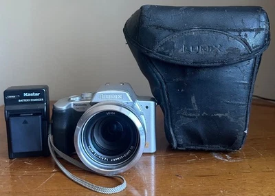 Panasonic Lumix DMC-FZ20 5MP 12X Zoom Digital Camera Leica 1:2.8/6-72 ASPH Lens  - Image 1 of 4