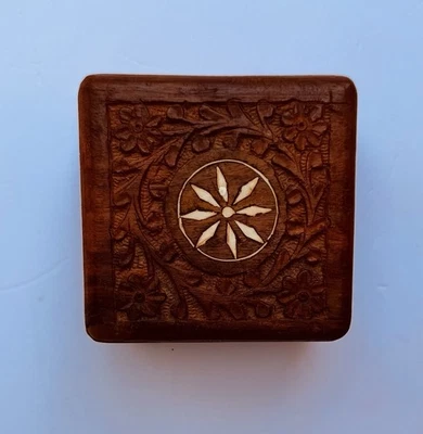 Antiguo Antiguo Raro Madera Tallada a Mano Floral Hermoso Joyero Foto 1 de 4