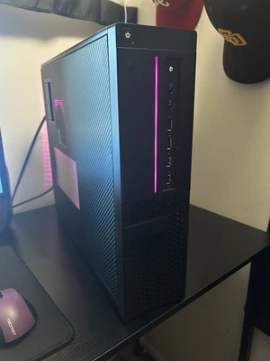 PC de escritorio Dell OptiPlex RGB Foto 1 de 3